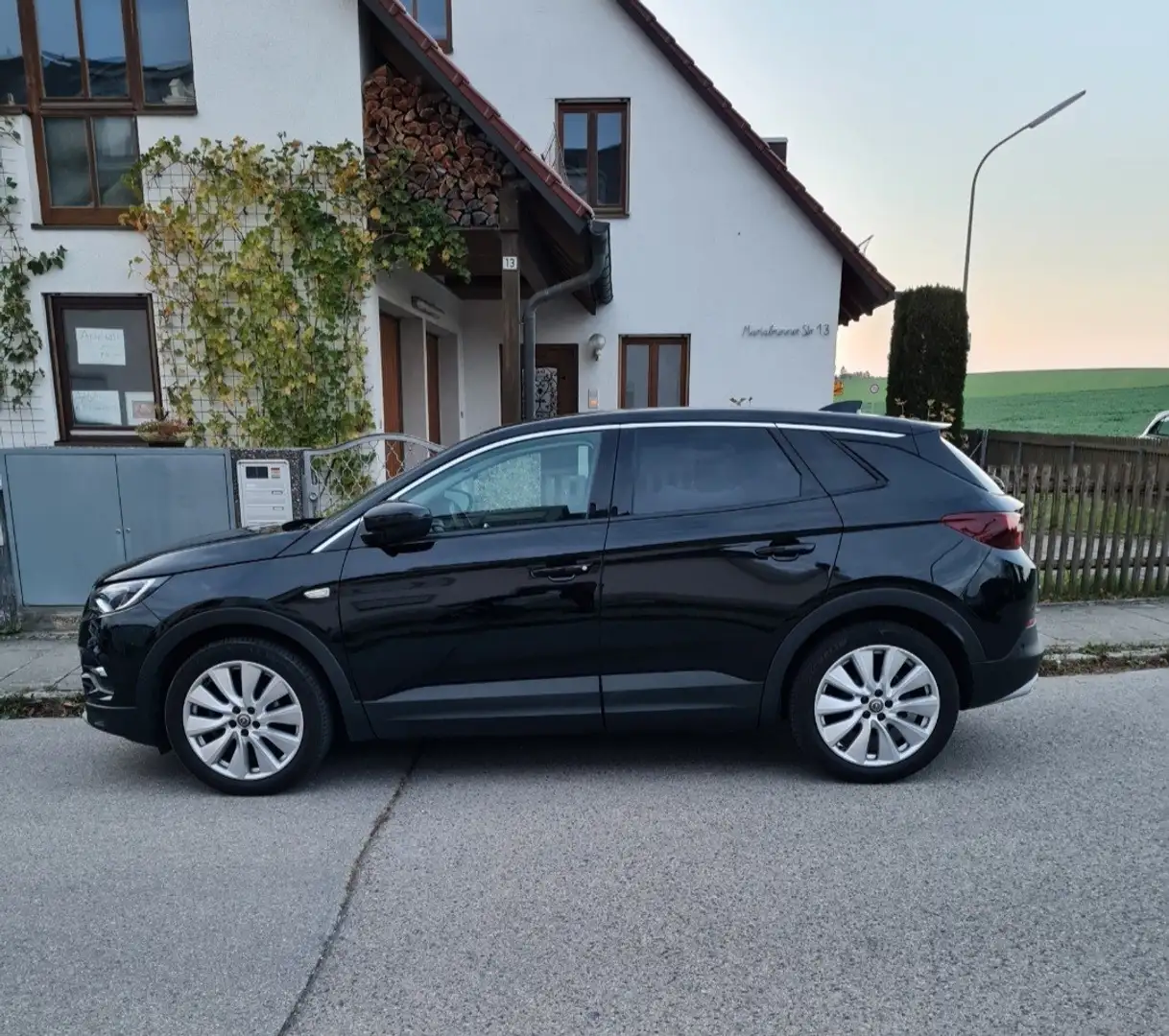 Opel Grandland X Ultimate Schwarz - 1