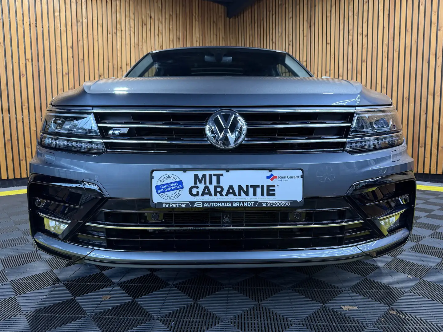Volkswagen Tiguan Allspace 2,0TSI 4M R-Line*Navi*Kam*AHK*VC Grau - 2