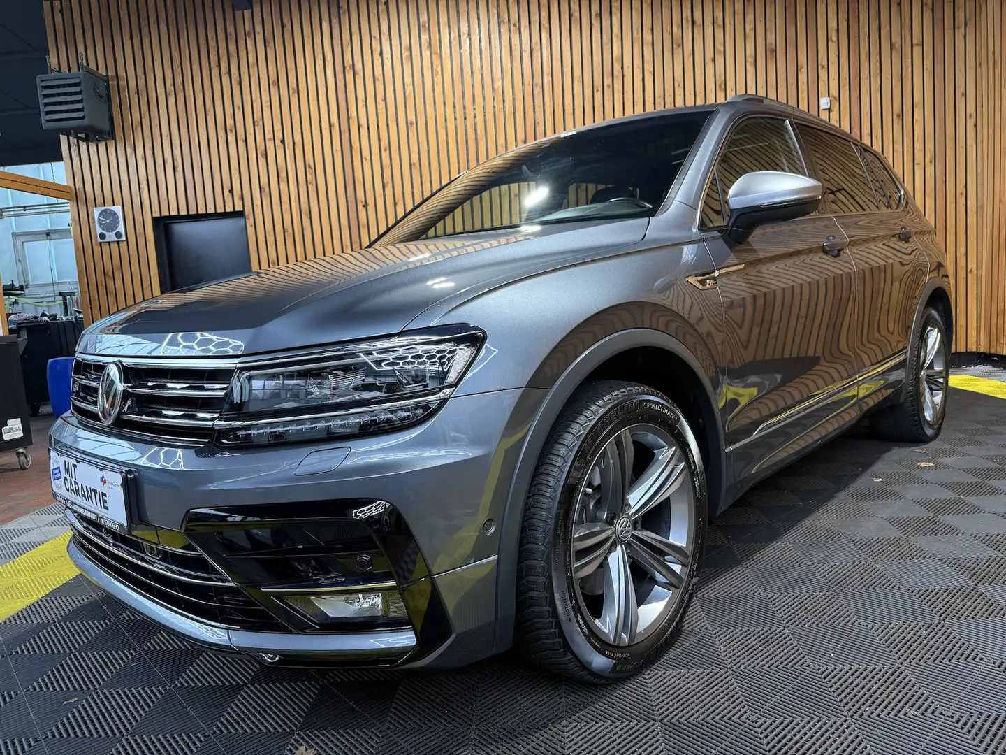Volkswagen Tiguan Allspace 2,0TSI 4M R-Line*Navi*Kam*AHK*VC Grau - 1