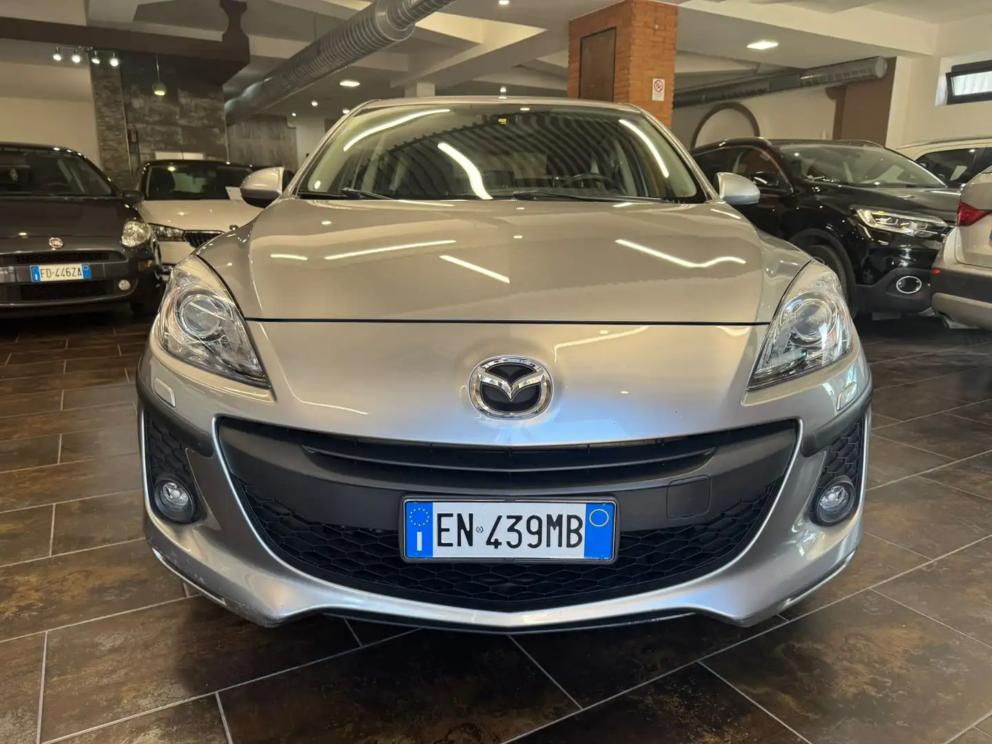 Mazda 3 3 II 2009 5p 2.0 Advanced auto FL Grijs - 2