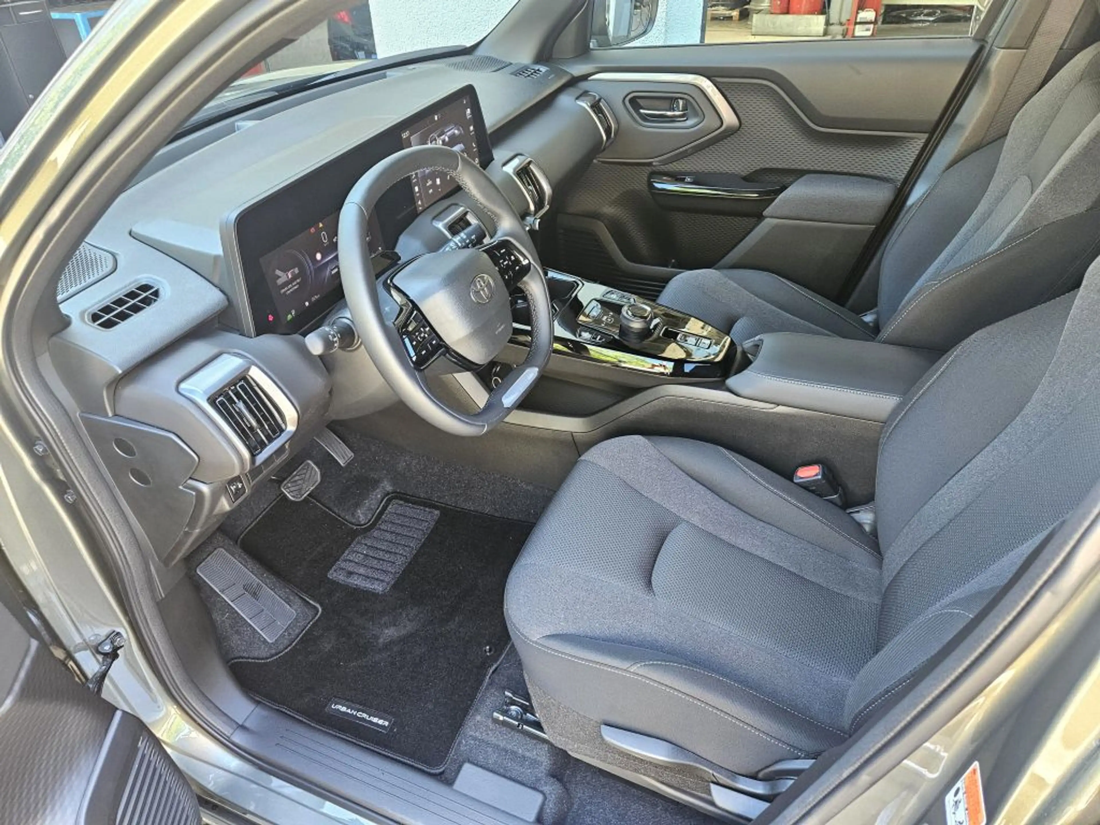Toyota Urban Cruiser 61kWh Teamplayer — photo 5