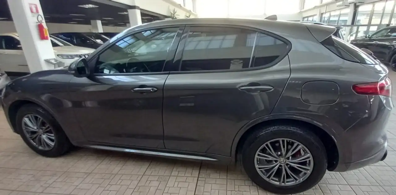 Alfa Romeo Stelvio 2021