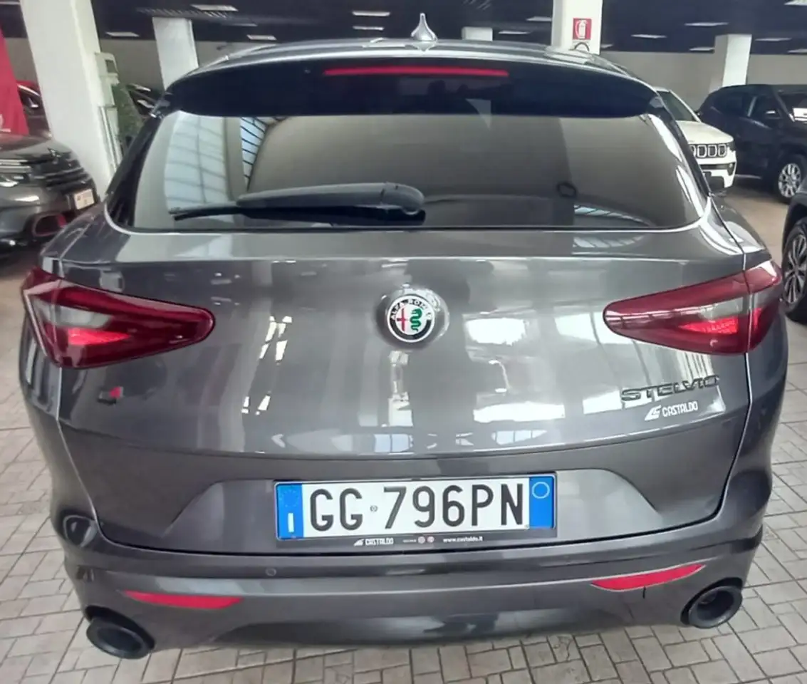 Alfa Romeo Stelvio 2021