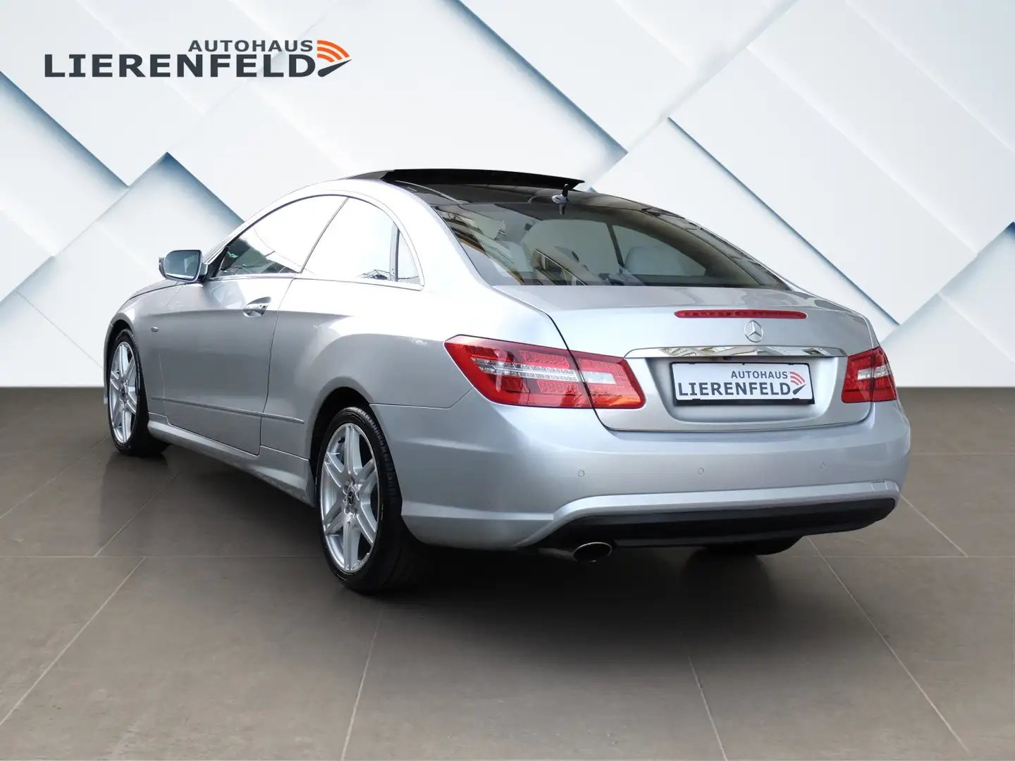 Mercedes-Benz E 250 CDI Coupe AMG Paket Panorama Silber - 2