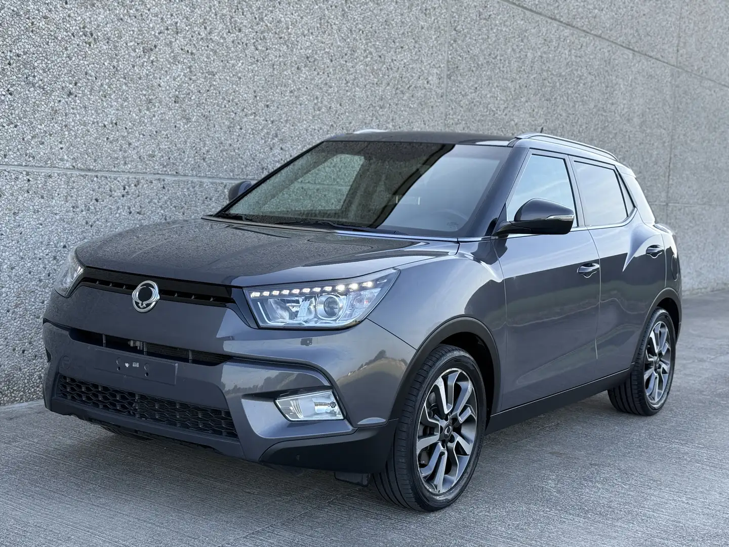 SsangYong Tivoli 1.6i Benzine Airco Navi Strat rijd perfect - 1