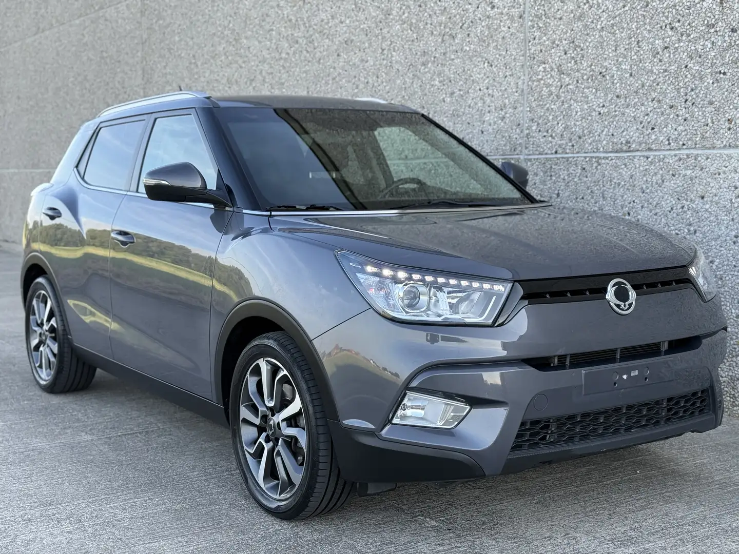 SsangYong Tivoli 1.6i Benzine Airco Navi Strat rijd perfect - 2