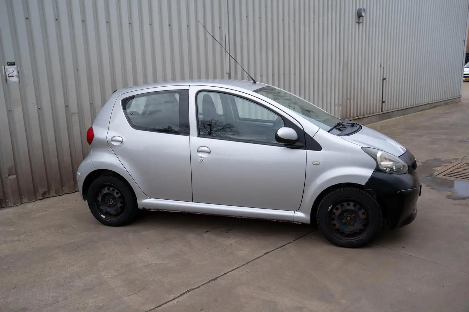 Toyota Aygo 1.0-12V + Grijs - 2