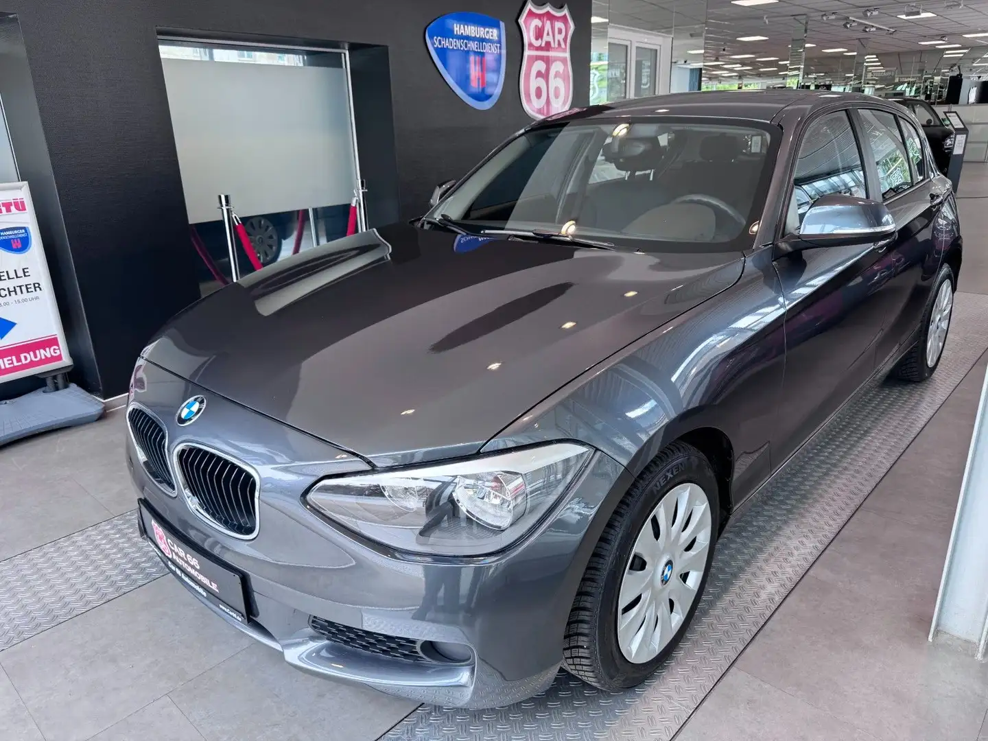 BMW 116 Baureihe 1 Lim. 5-trg. 116 i Gris - 1
