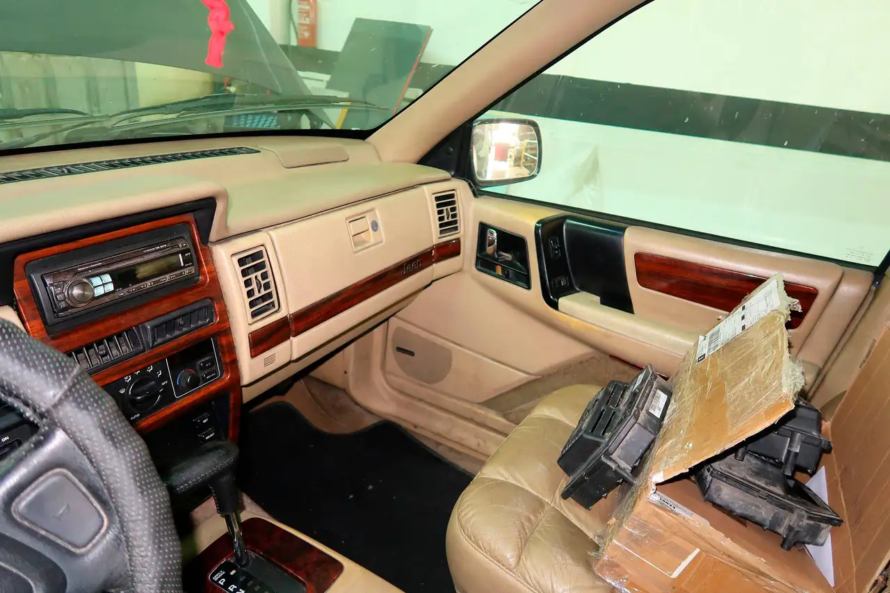 Jeep Grand Cherokee 5.2 Limited V8 Aut., foto 8