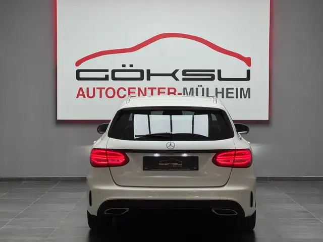Mercedes-Benz 220 view 7
