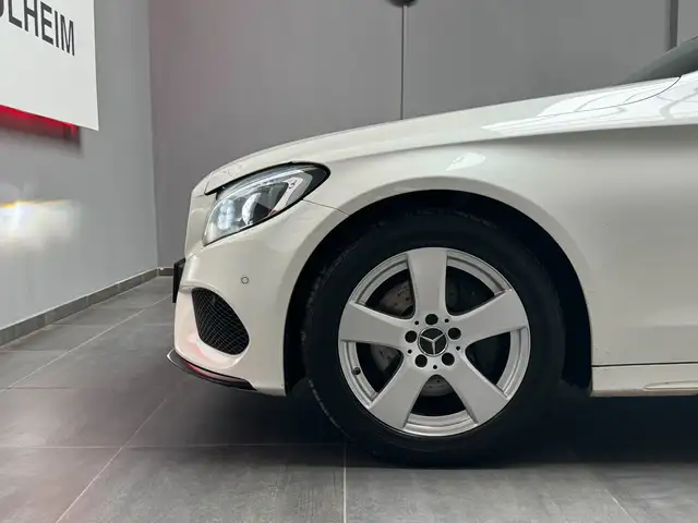 Mercedes-Benz 220 view 10