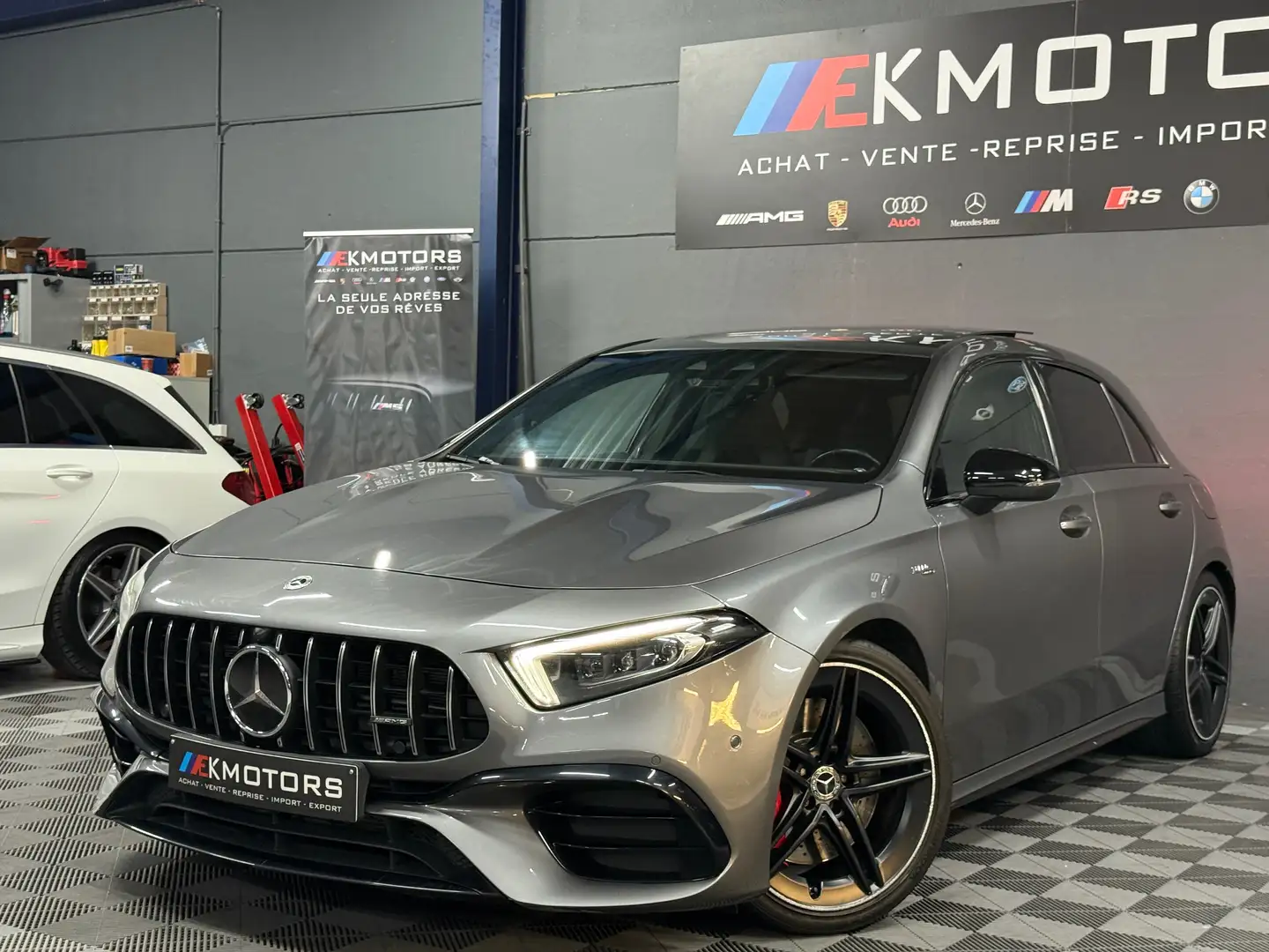 Mercedes-Benz A 45 AMG °PANO°CARBON°IQ LIGHT°CARPASS Grijs - 1