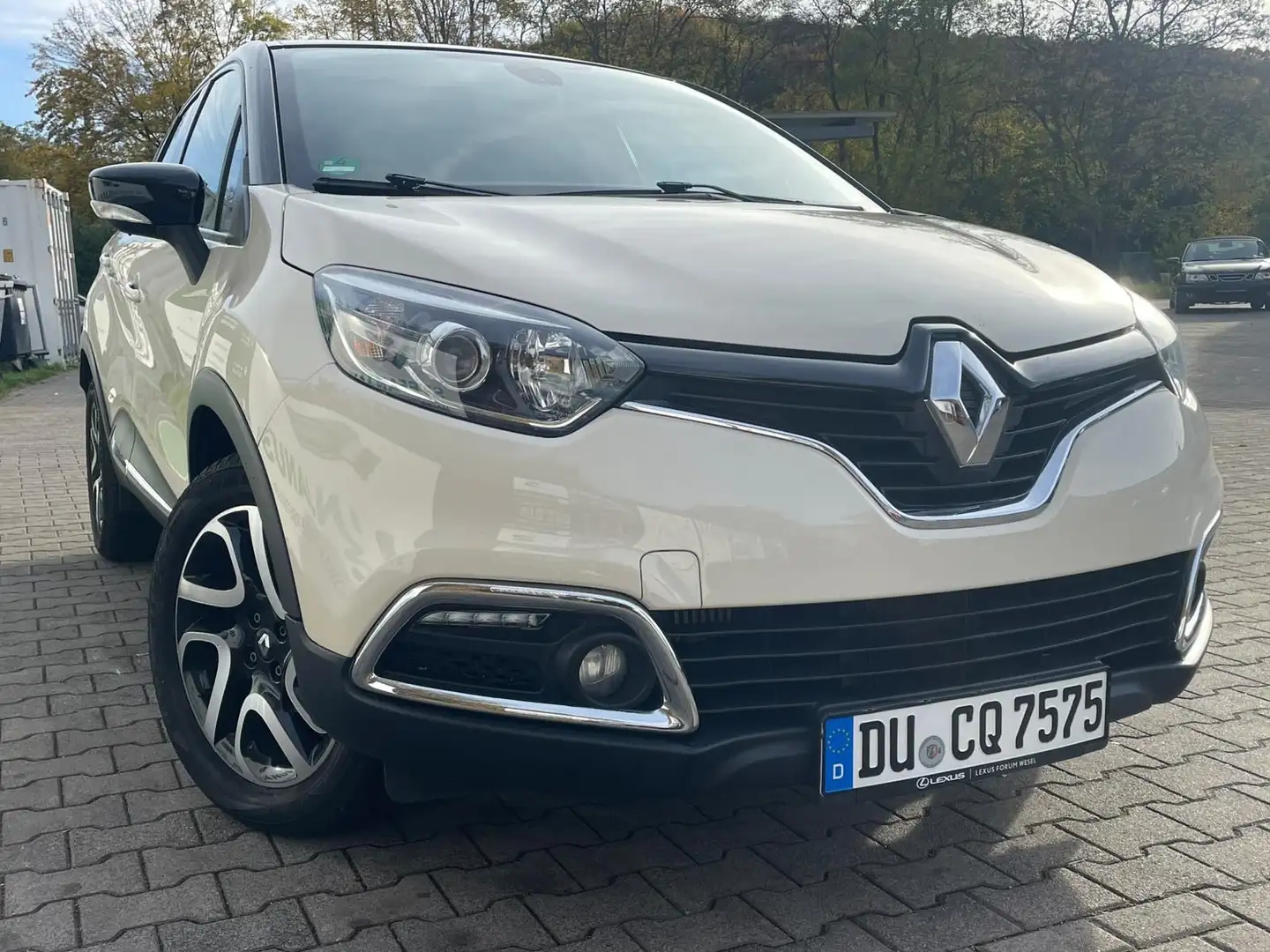 Renault Captur 0.9 Luxe *KLIMA*TEMPOMAT*KAMERA*MFL*NAVI* Schwarz - 2