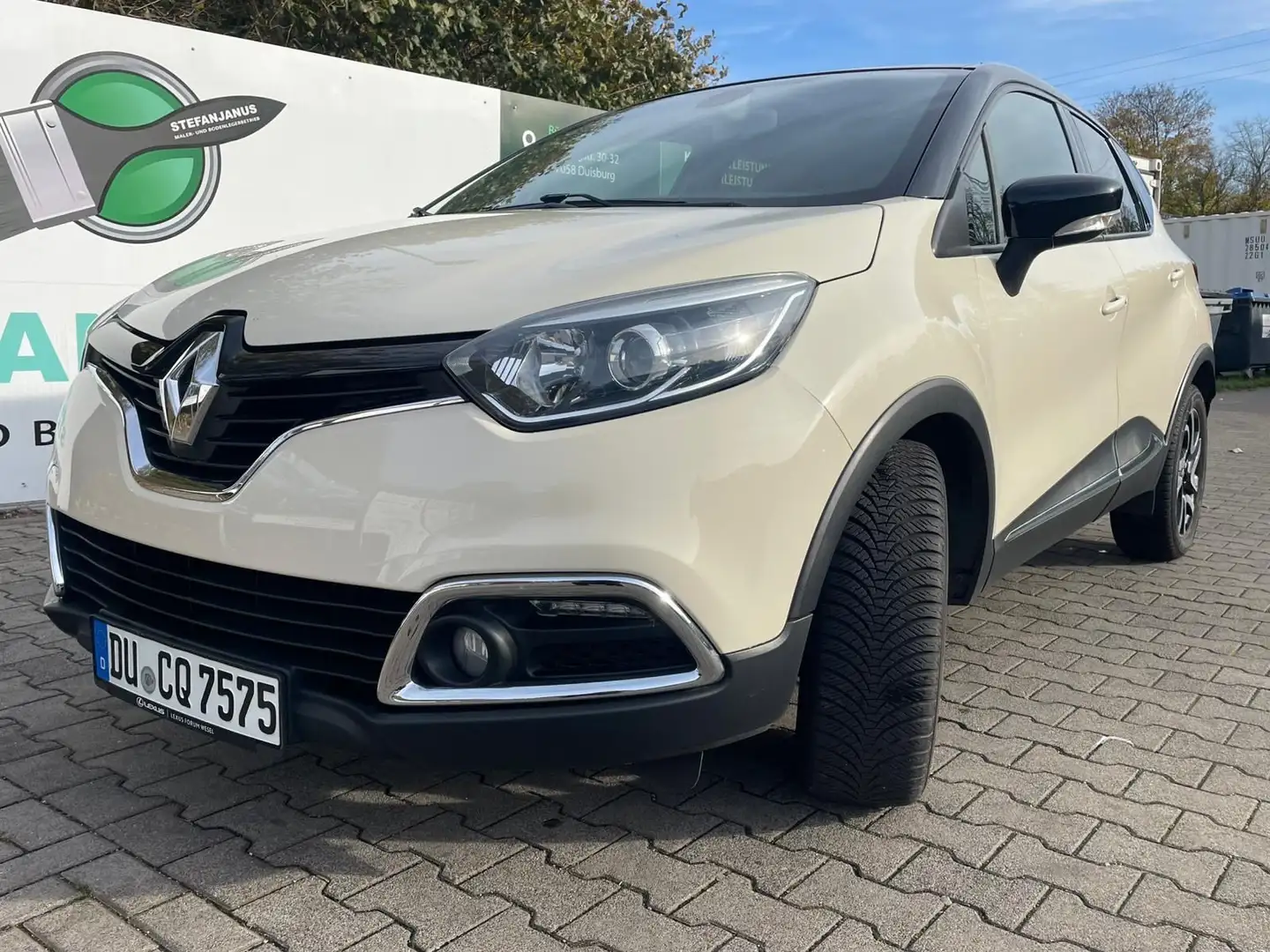 Renault Captur 0.9 Luxe *KLIMA*TEMPOMAT*KAMERA*MFL*NAVI* Schwarz - 1