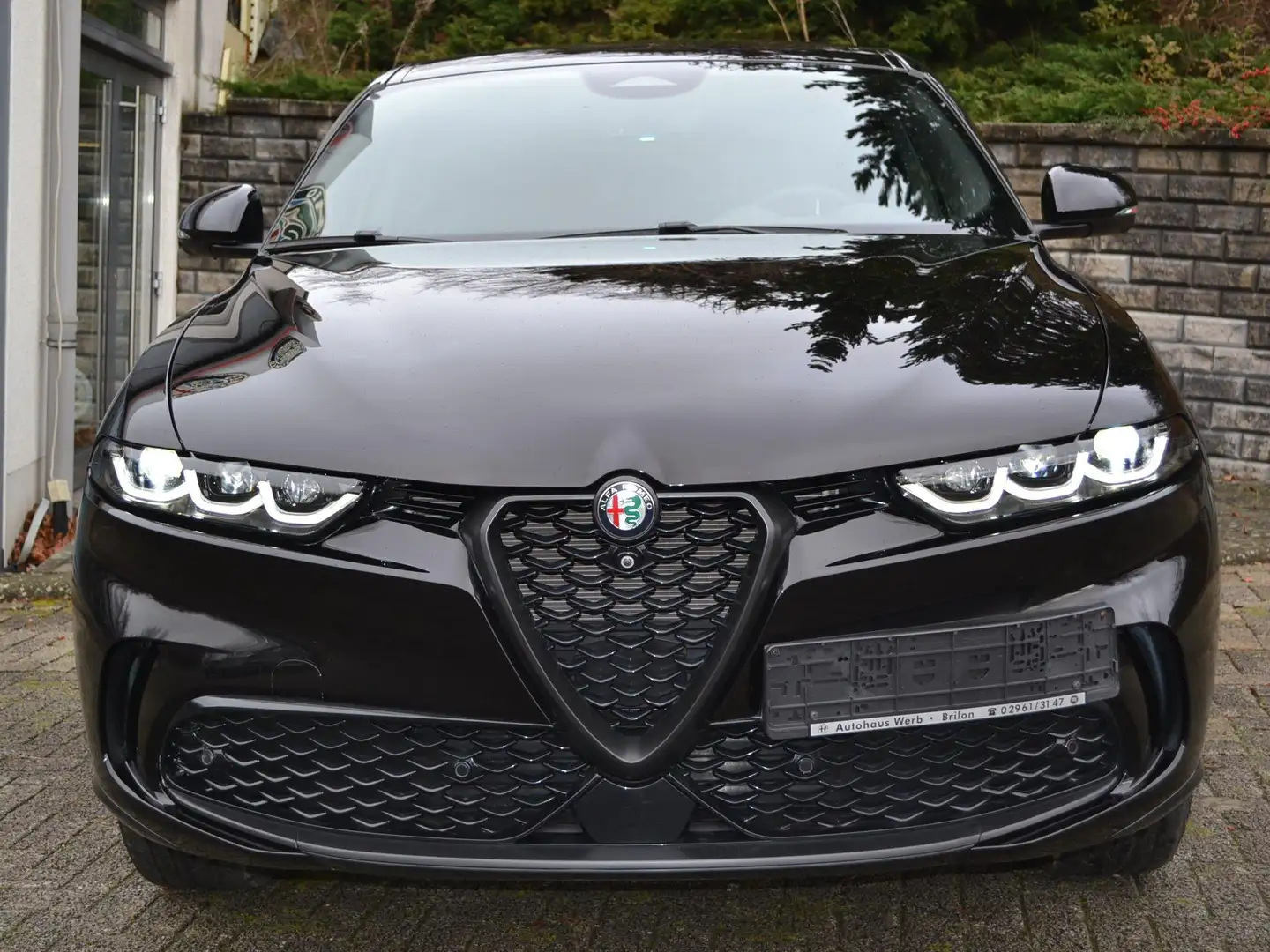 Alfa Romeo Tonale Veloce Plug-In-Hybrid AWD Schwarz - 1