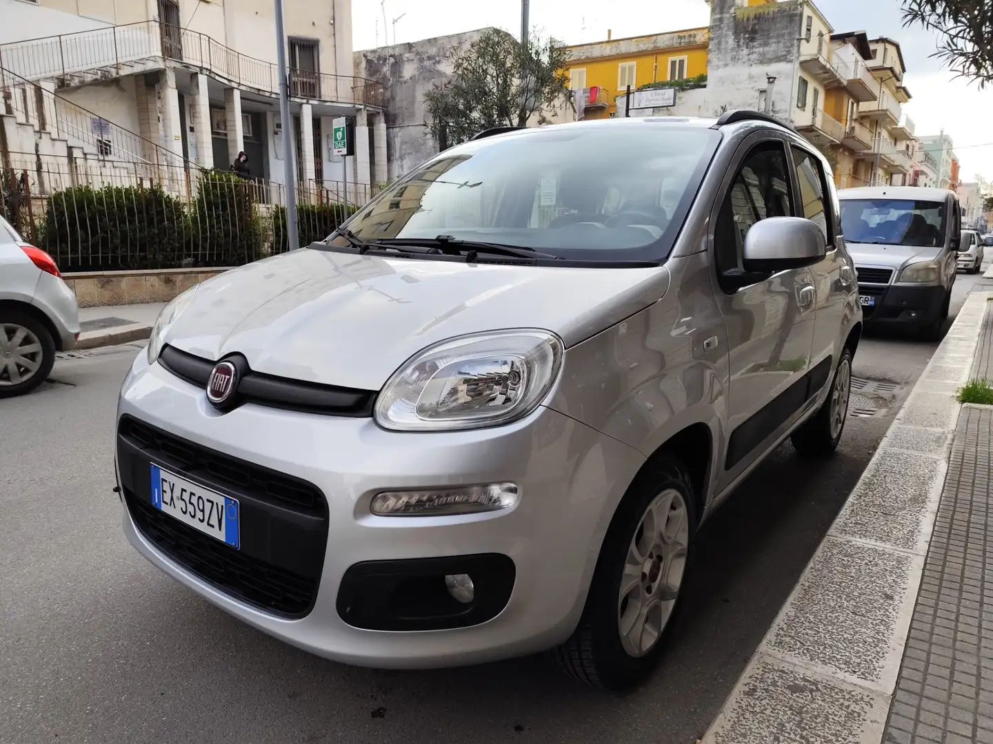 Fiat Panda 0.9 TwinAir Turbo Natural Power Lounge 5 POSTI Gris - 2