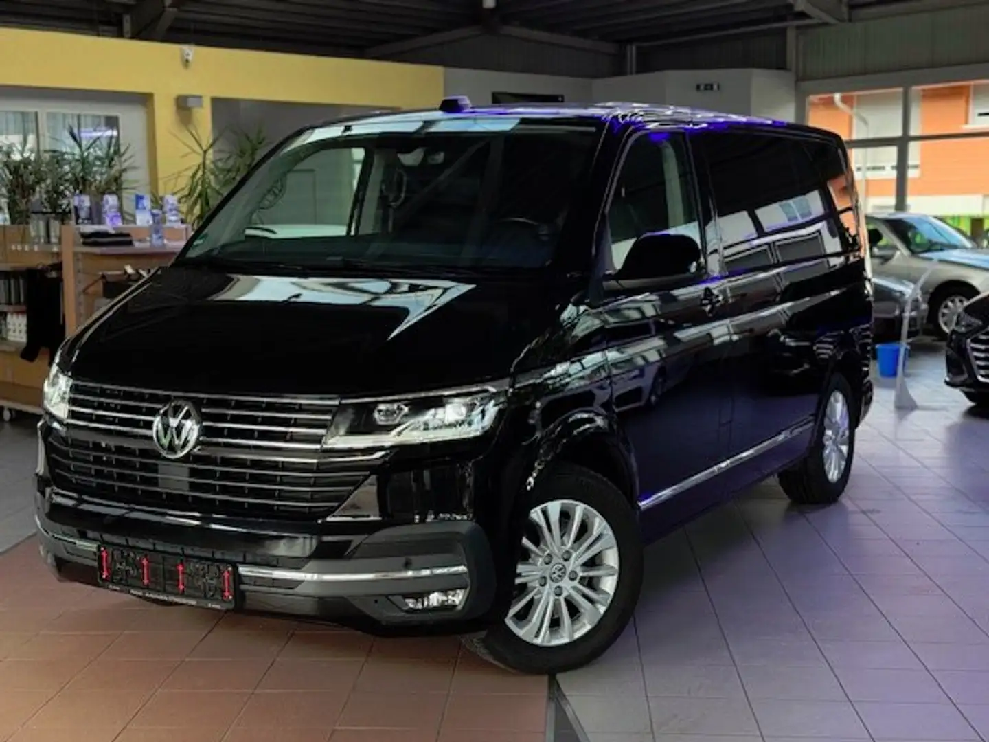 Volkswagen T6.1 Multivan Multivan Generation Six FWD Schwarz - 1