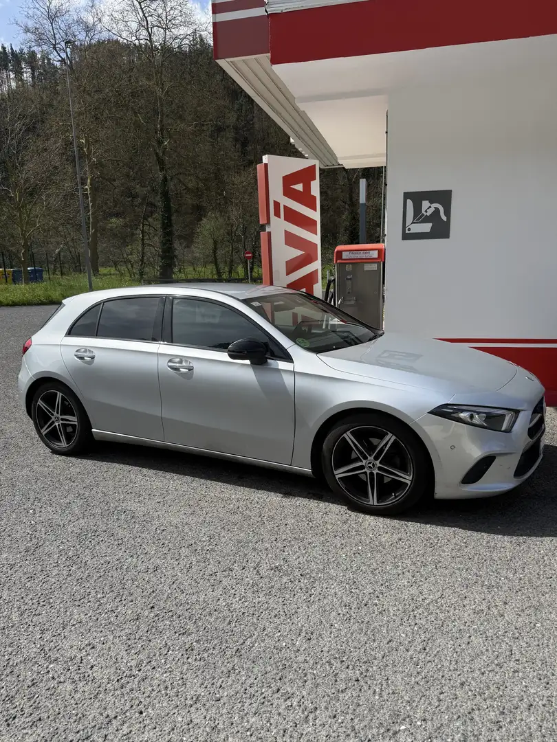 Mercedes-Benz A 180 180d 7G-DCT Plateado - 2