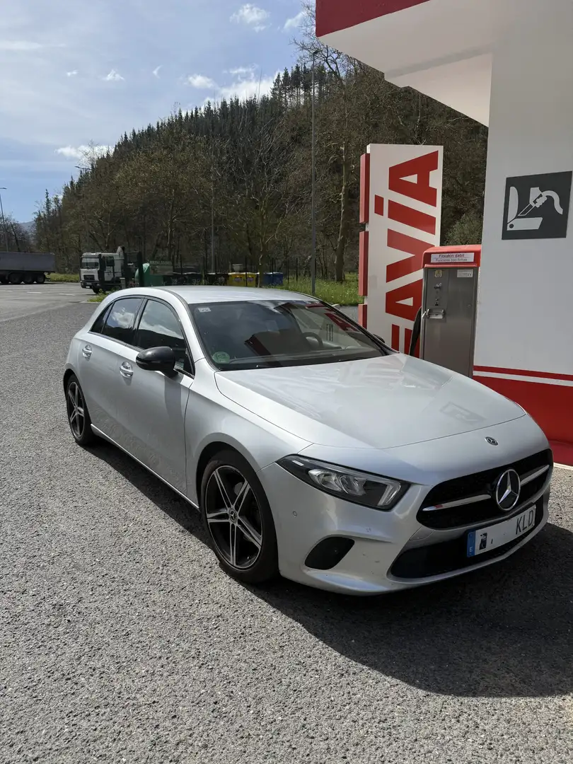 Mercedes-Benz A 180 180d 7G-DCT Plateado - 1