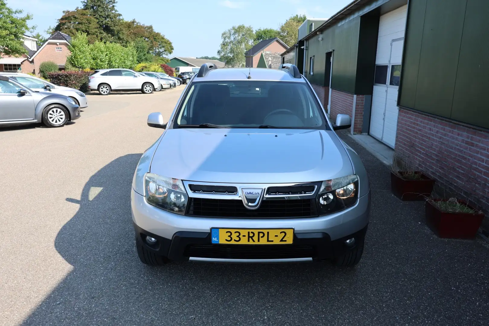 Dacia Duster 1.6 Lauréate 4wd, Airco, Trekhaak, Cruise control, Grijs - 2