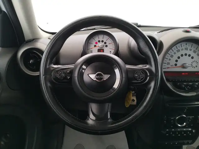 MINI Countryman view 13