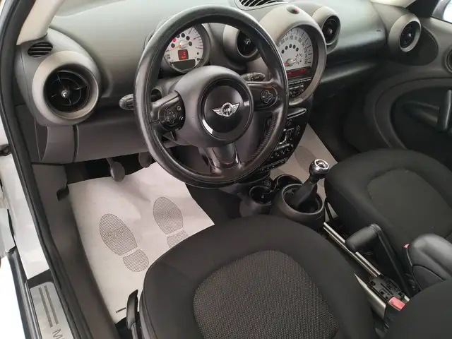 MINI Countryman view 8