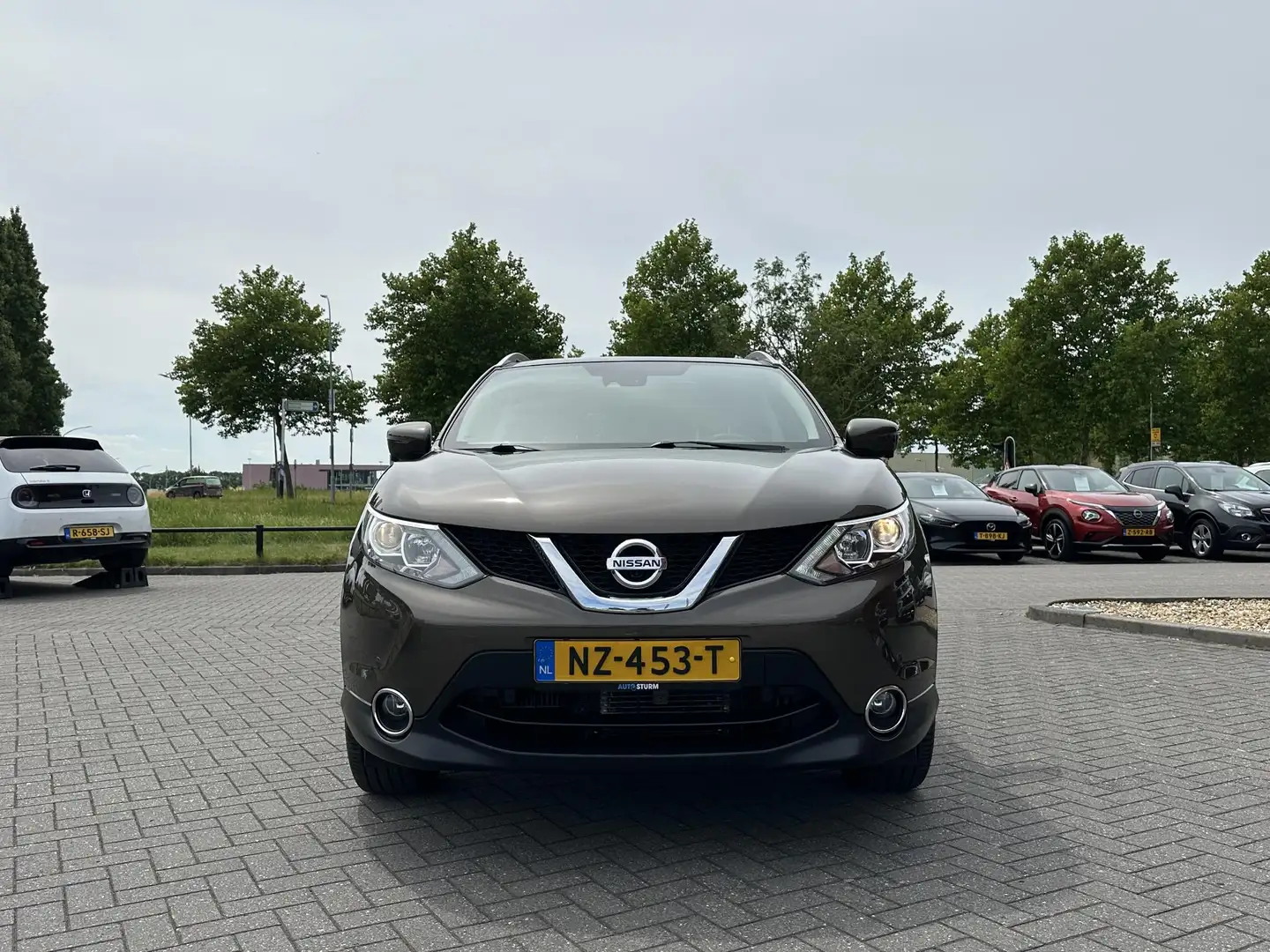 Nissan Qashqai 1.2 N-Connecta | Navigatie | 360° Camera | Trekhaa Bruin - 2