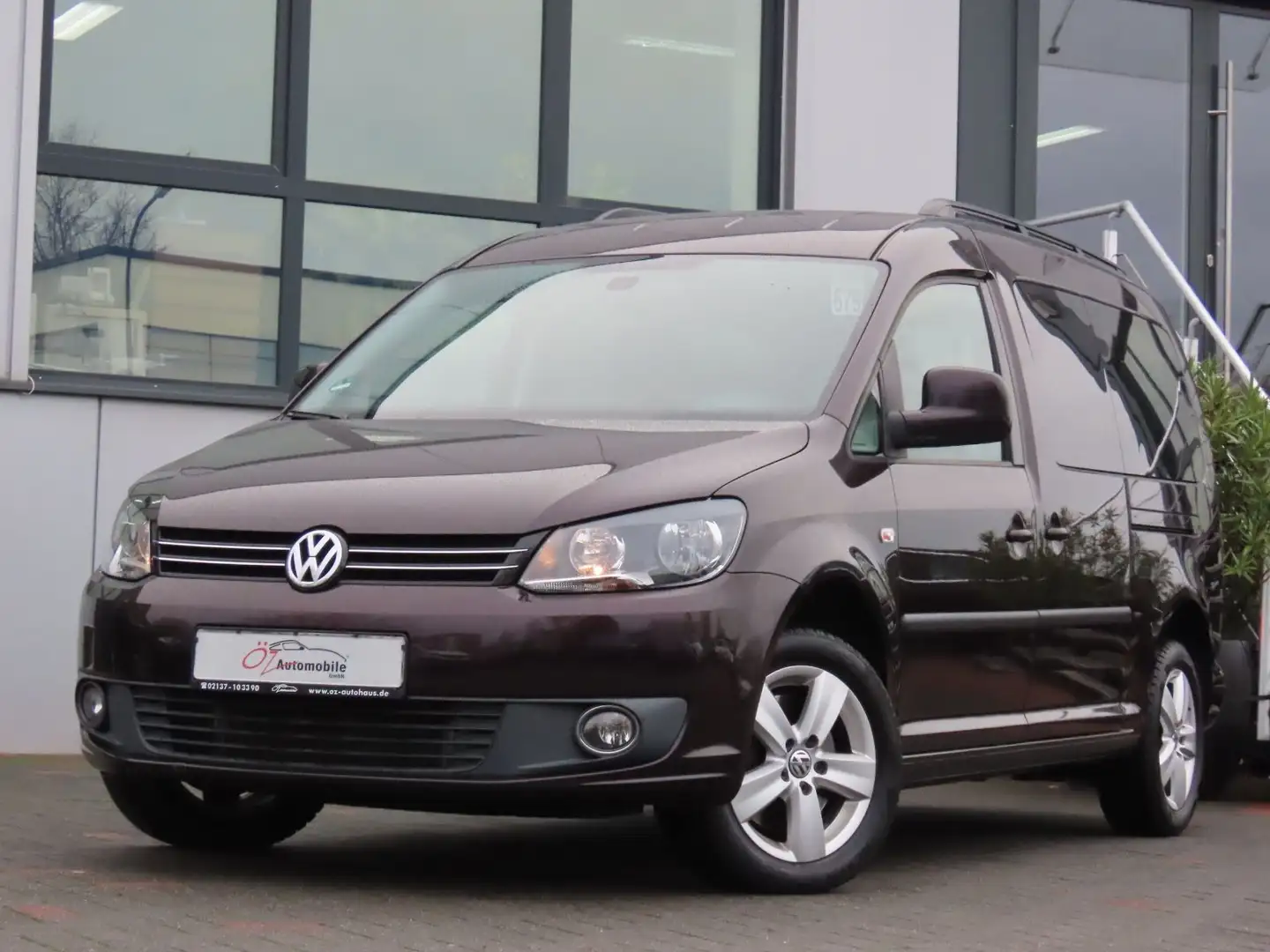 Volkswagen Caddy 1,6TDI 75kW DSG Maxi Comfortline Violet - 2