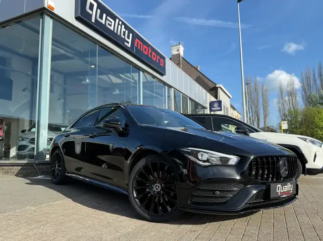 Mercedes-Benz CLA 200 AMG PACK / SFEERVERLICHTING / DODEHOEK / CAMERA / 19" VELGEN