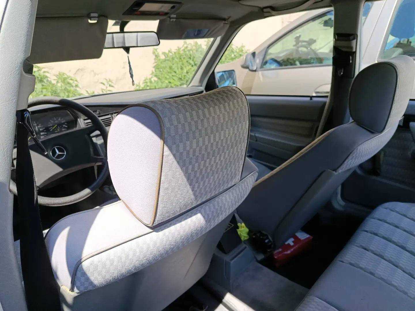 Mercedes-Benz 190 190 D 2,5 Ds. Silber - 1