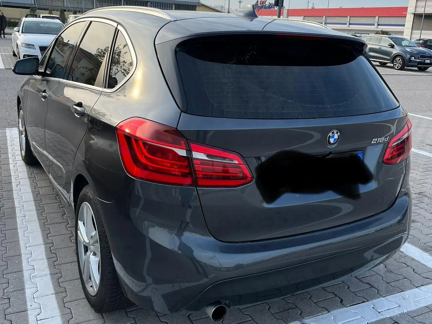 BMW 218 Noir - 1