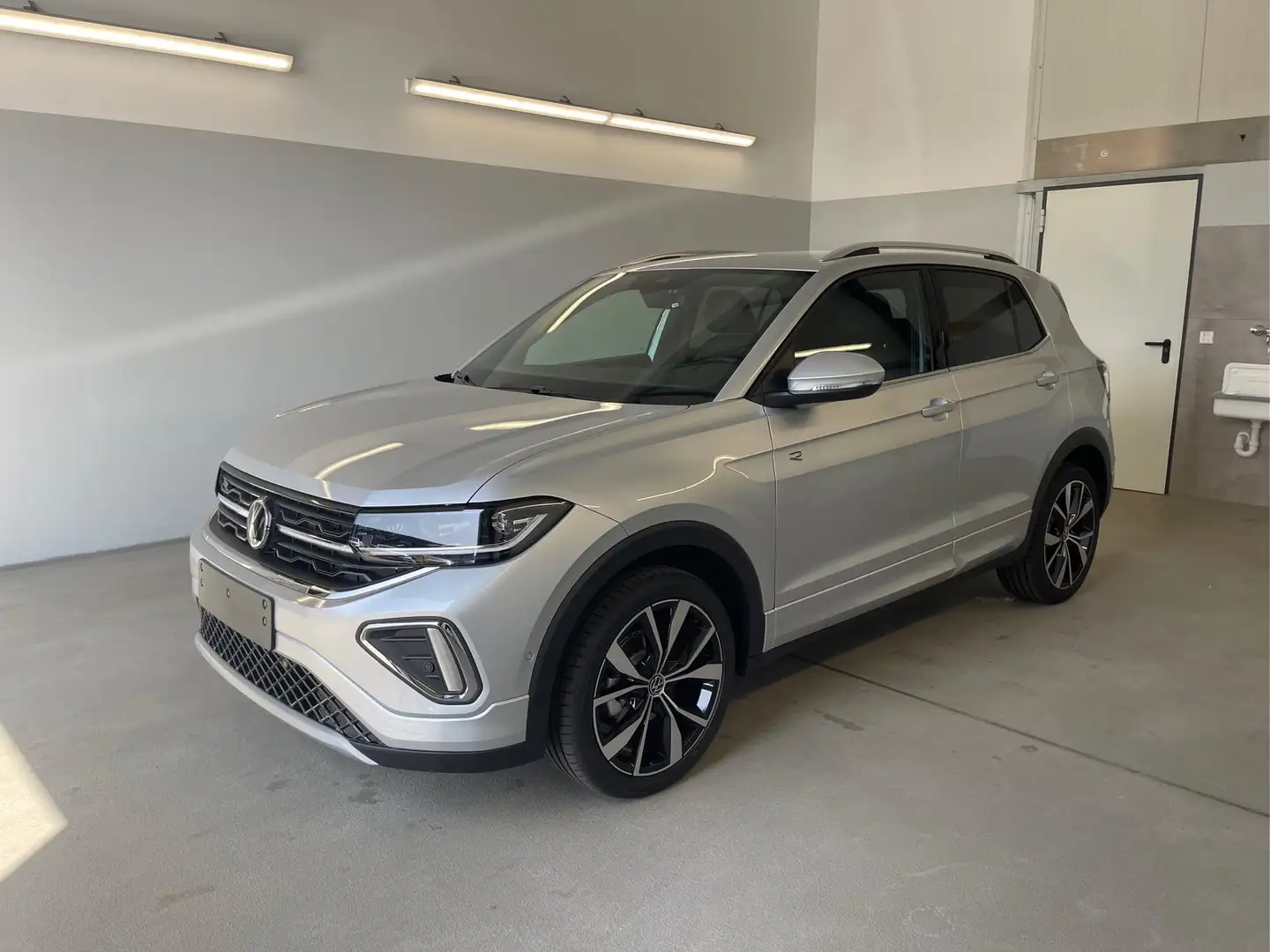 Volkswagen T-Cross R-Line 115PS DSG IQ.Light+Navi+AHK 1.0 TSI DSG ... Silber - 1