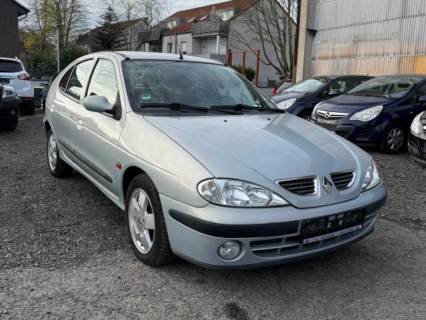Renault Megane Megane 1.6 Authentique Silber - 1