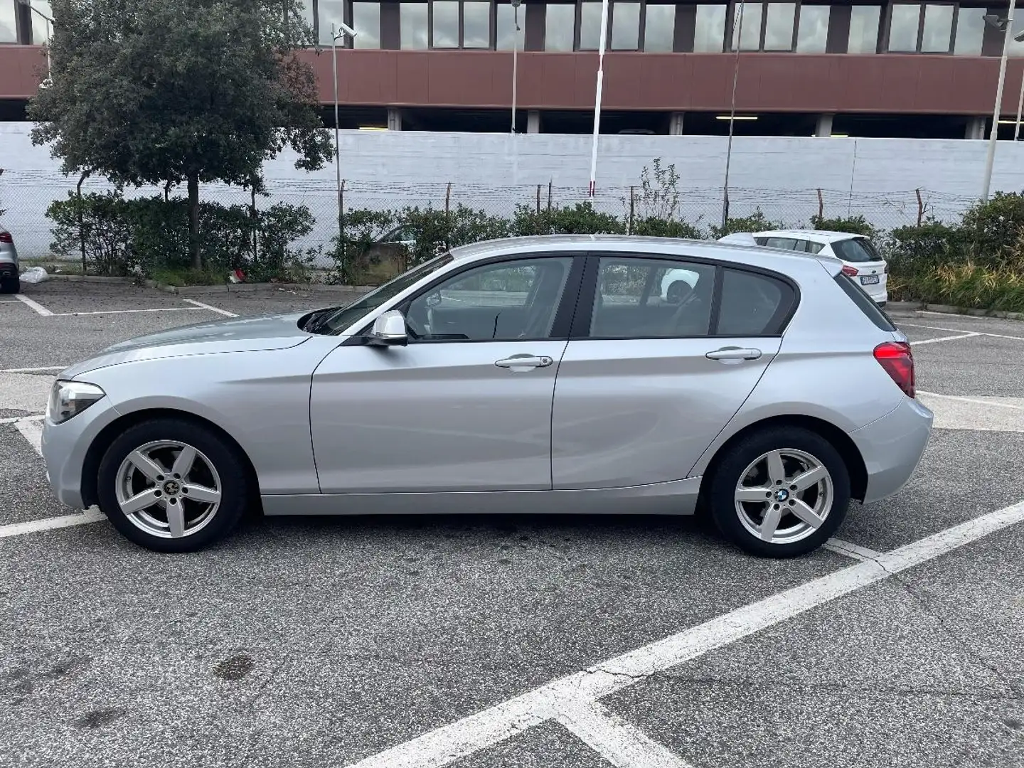 BMW 114 114i 5p. Urban Argento - 2