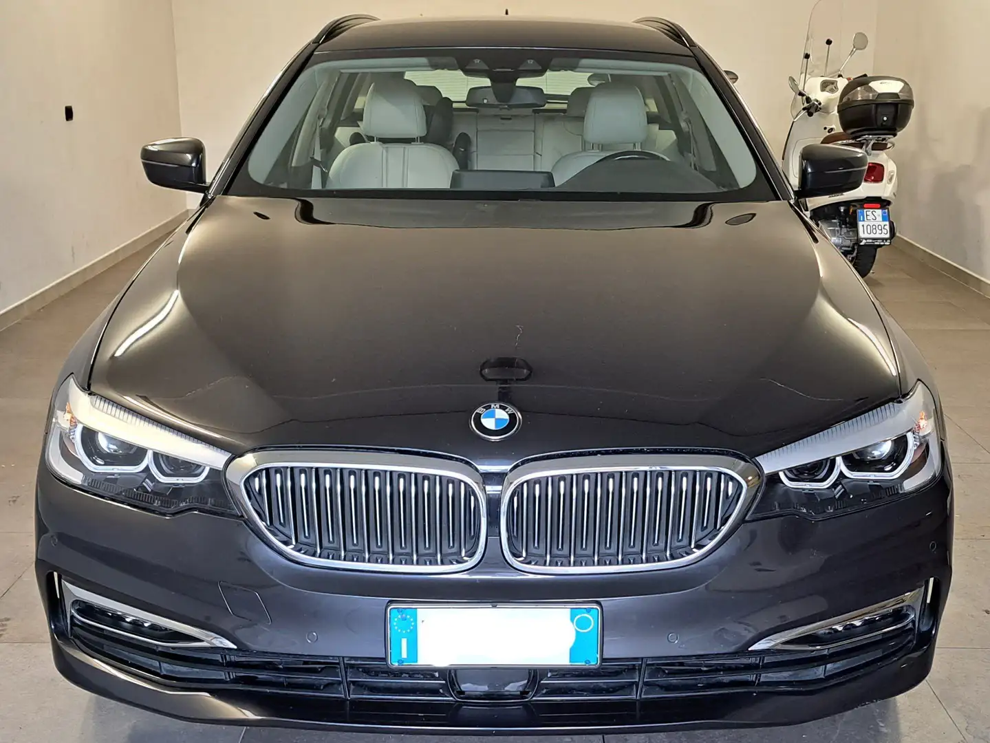 BMW 530 530d Xdrive Touring Luxury 265cv auto Grigio - 2