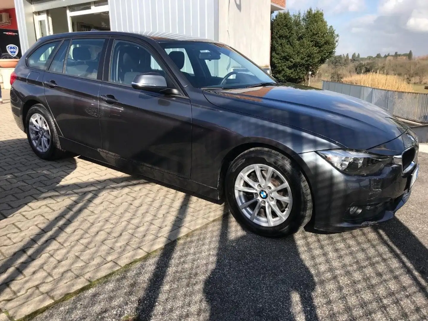 BMW 318 d Touring Grau - 2