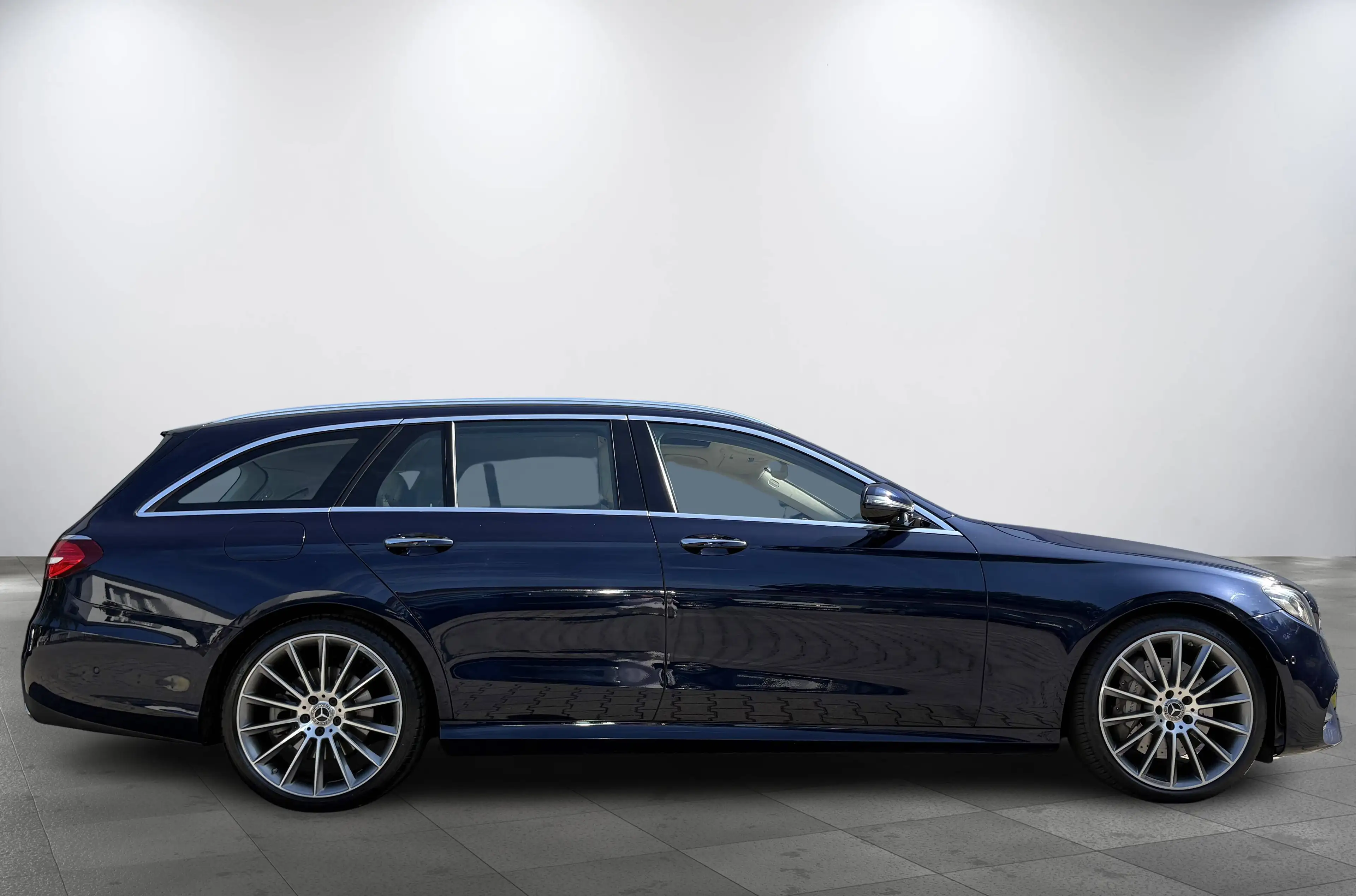 Mercedes-Benz E 350 d AMG 360°Kamera AHK Totwinkel Head-Up Tempomat Navi 20"Alu — photo 5