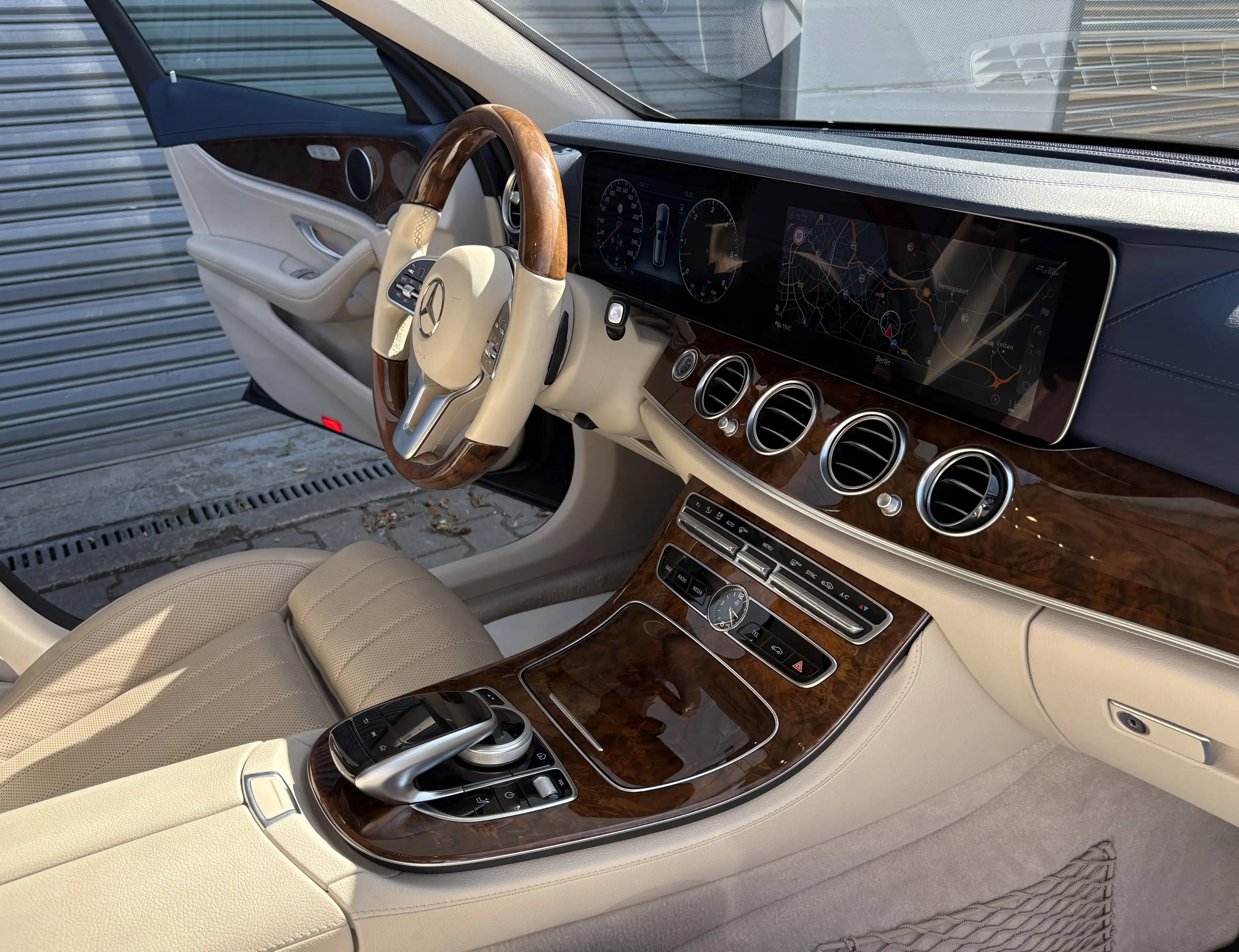 Mercedes-Benz E 350 d AMG 360°Kamera AHK Totwinkel Head-Up Tempomat Navi 20"Alu — photo 11