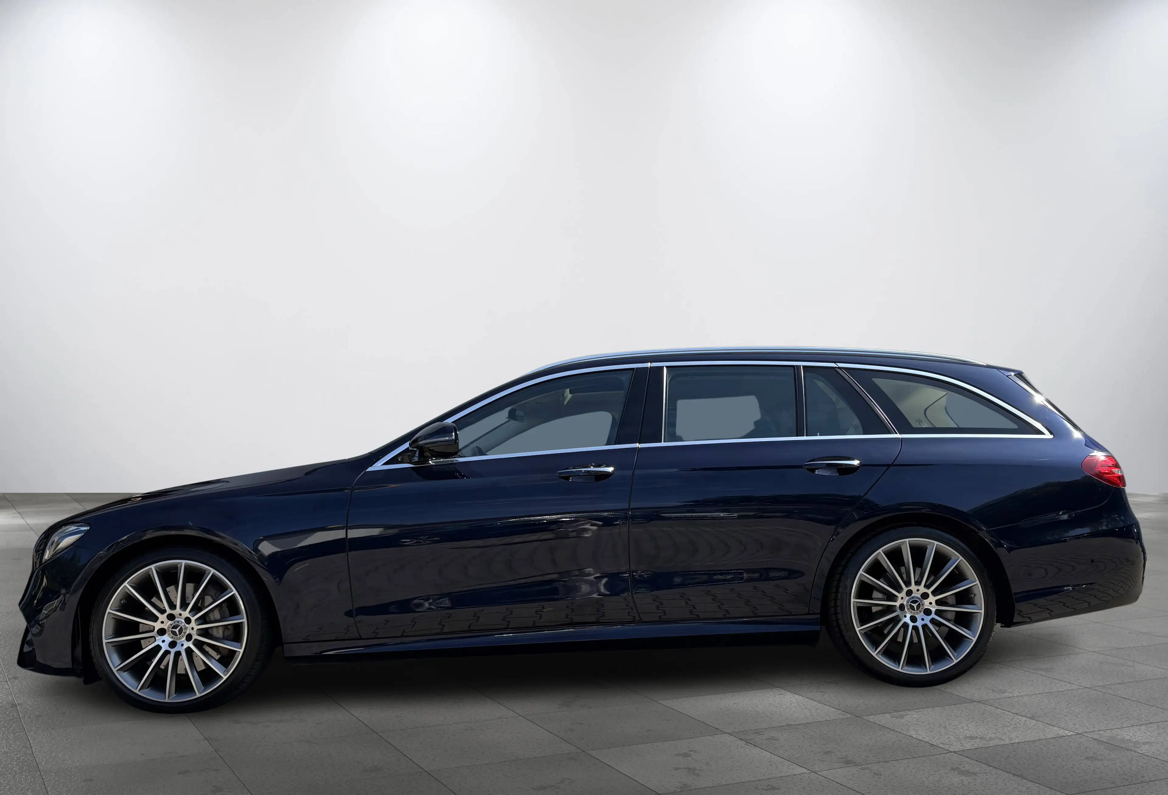 Mercedes-Benz E 350 d AMG 360°Kamera AHK Totwinkel Head-Up Tempomat Navi 20"Alu — photo 3