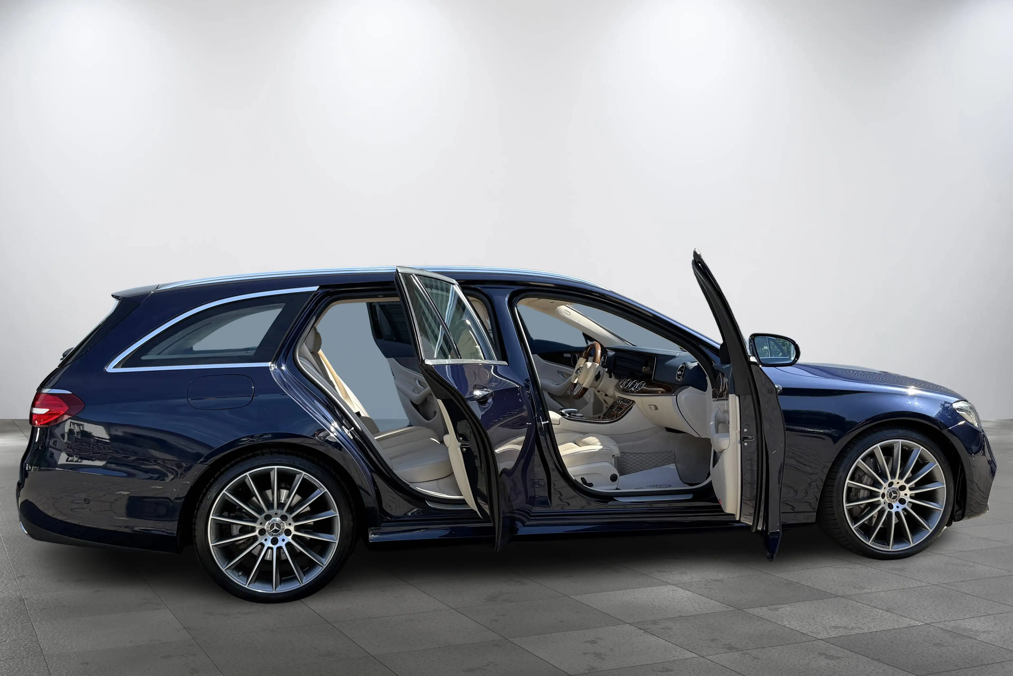 Mercedes-Benz E 350 d AMG 360°Kamera AHK Totwinkel Head-Up Tempomat Navi 20"Alu — photo 8