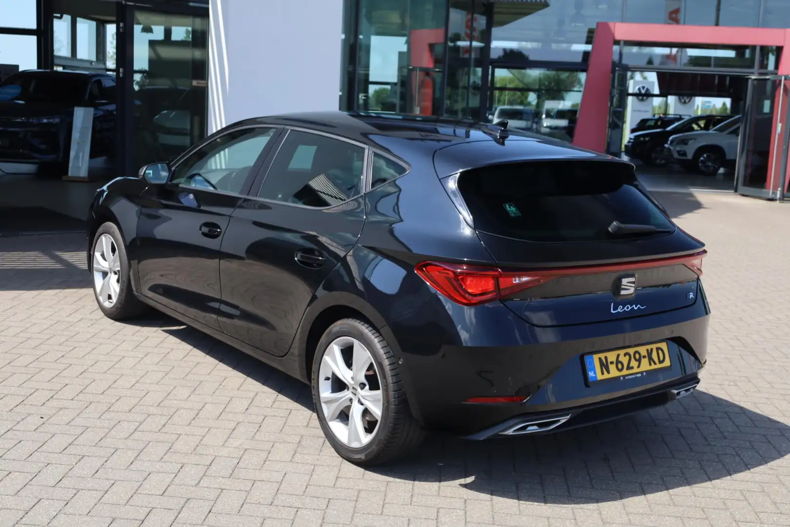 SEAT Leon 1.0 TSI FR Business Intense 110PK / 81kW, Achterui Noir - 2