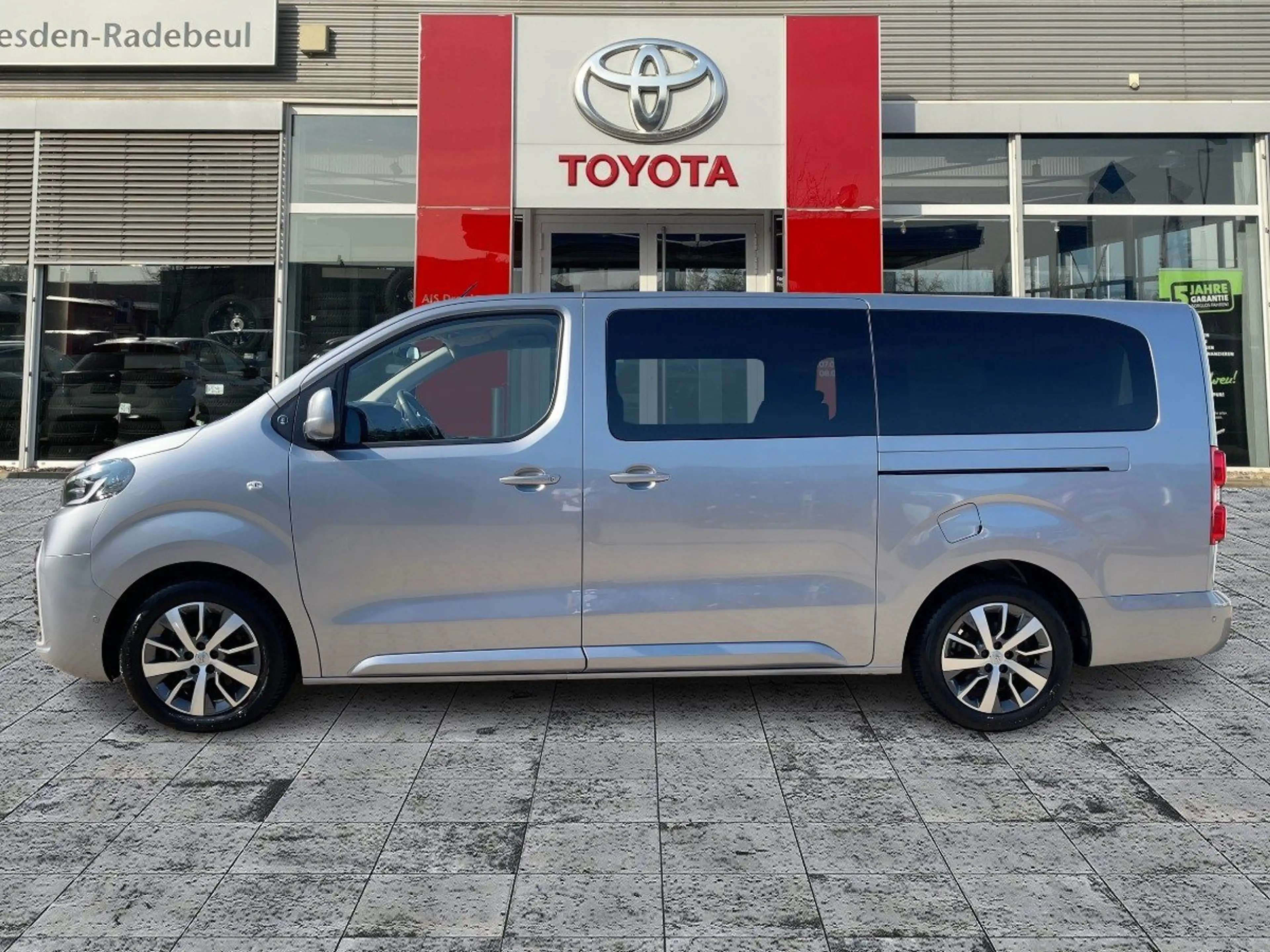 Toyota Proace Verso 2.0 D-4D L2 Team D Navi*ACC*KAM*SHZ — photo 5