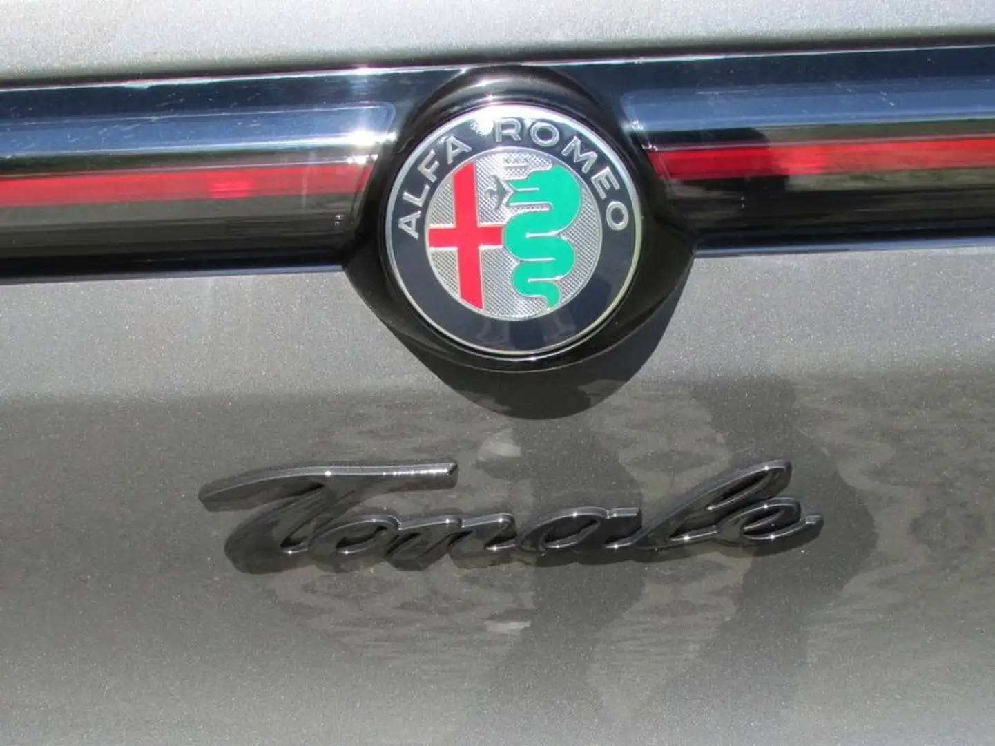 Alfa Romeo Tonale Tonale Edizione Speciale 1.3 T4 PHEV VGT e-AWD Edi Grau - 2