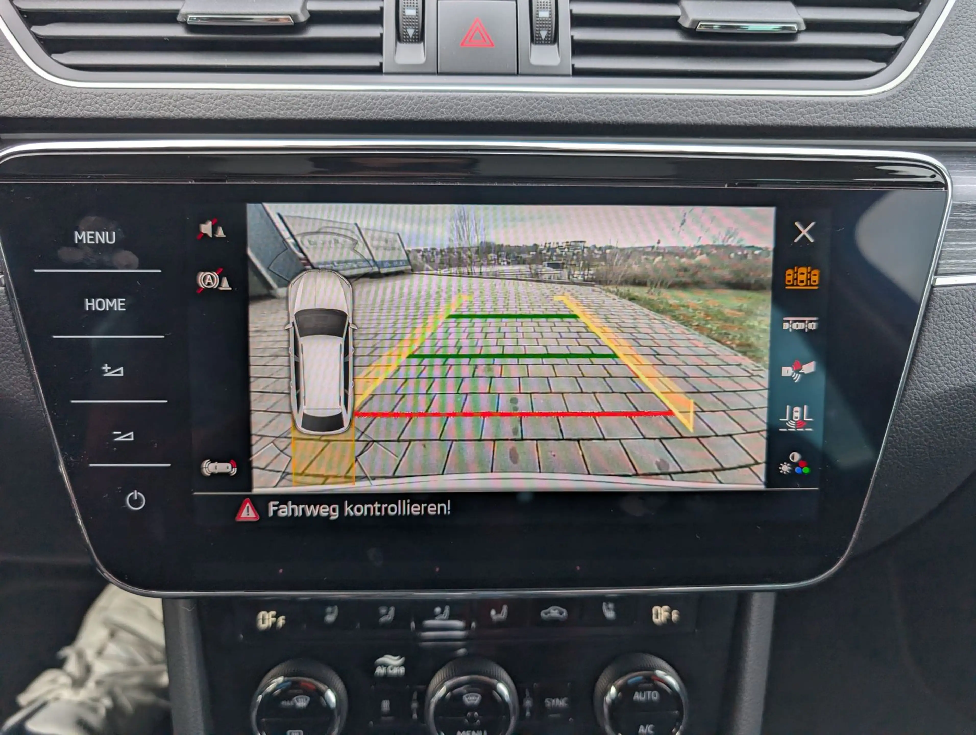 Skoda Superb Superb Combi 1.4 TSI DSG Style iV STH PANO NAV ... — photo 24