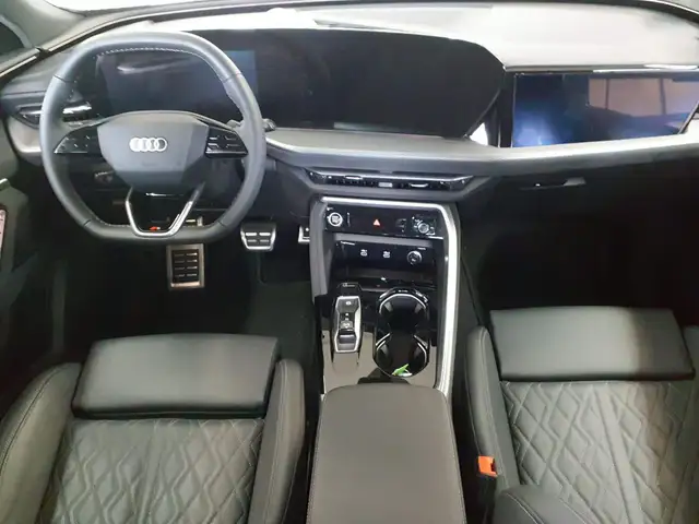 Audi Q5 view 5