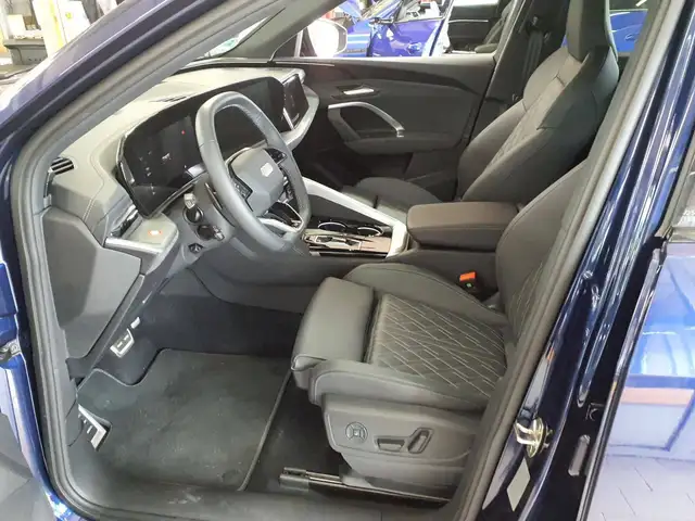 Audi Q5 view 4