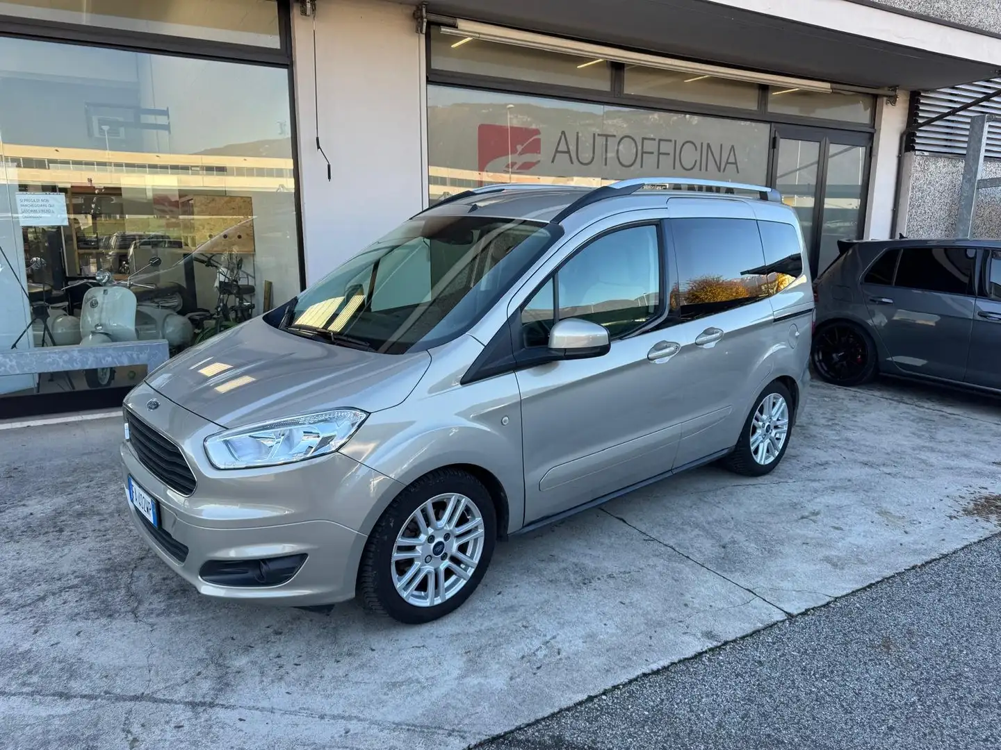 Ford Tourneo Courier 1.5 DIESEL Bronze - 1