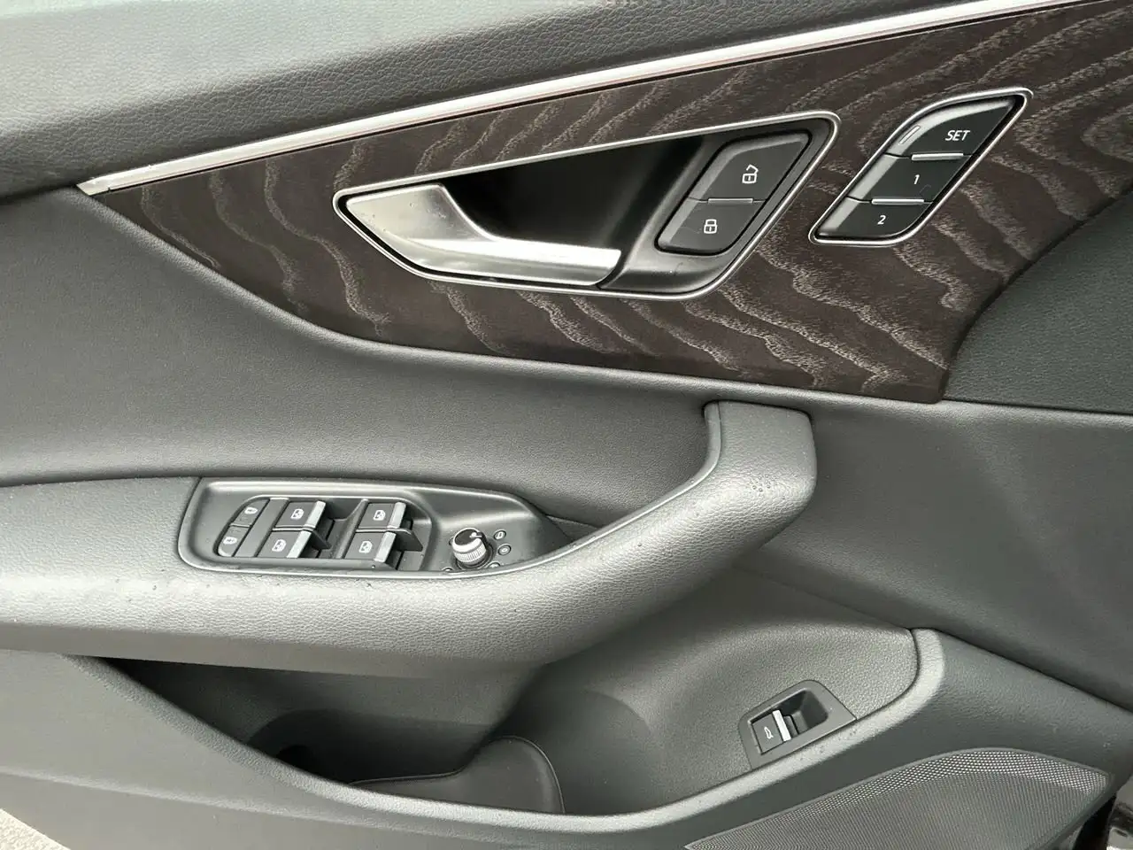 Audi Q7 снимка Audi Q7
