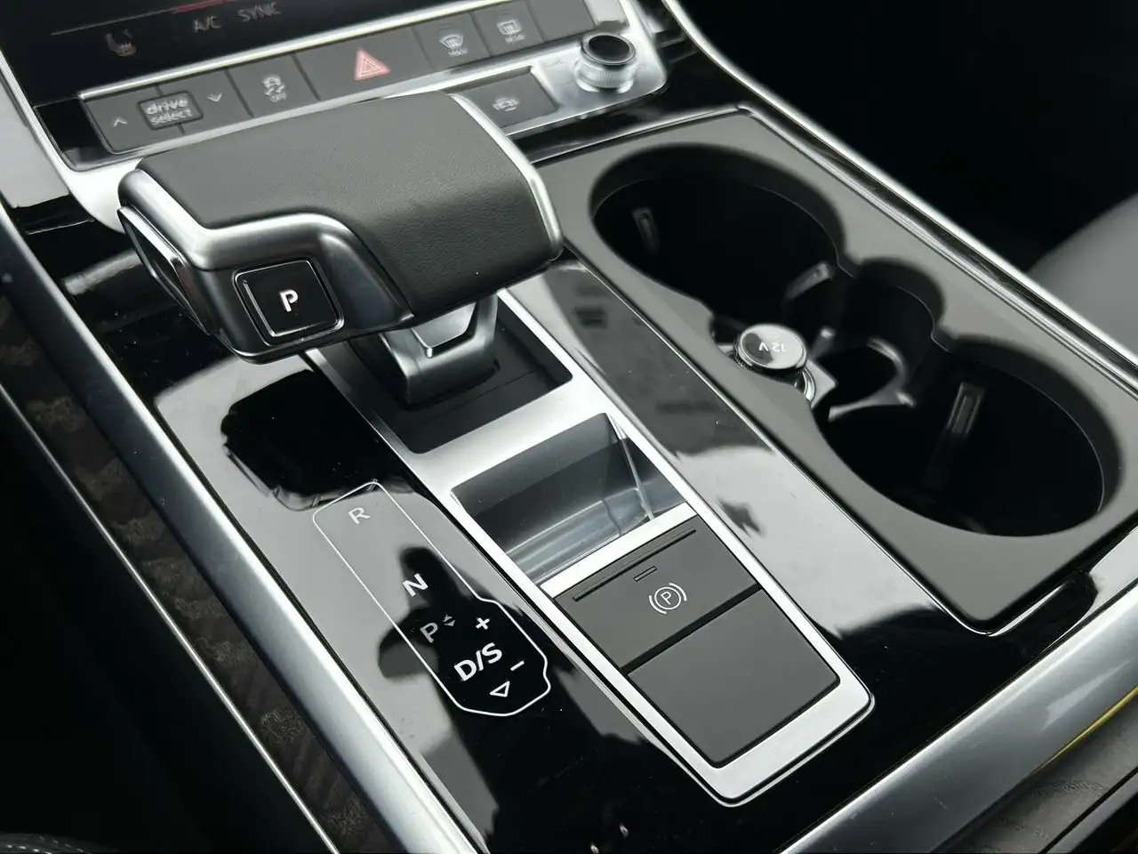 Audi Q7 снимка Audi Q7