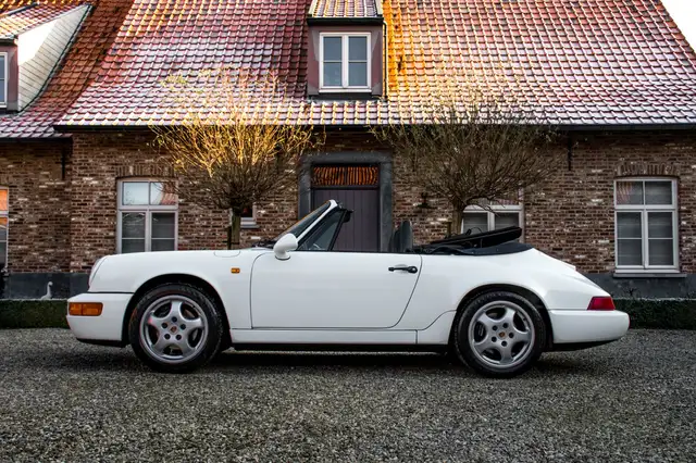 Porsche 911 view 5